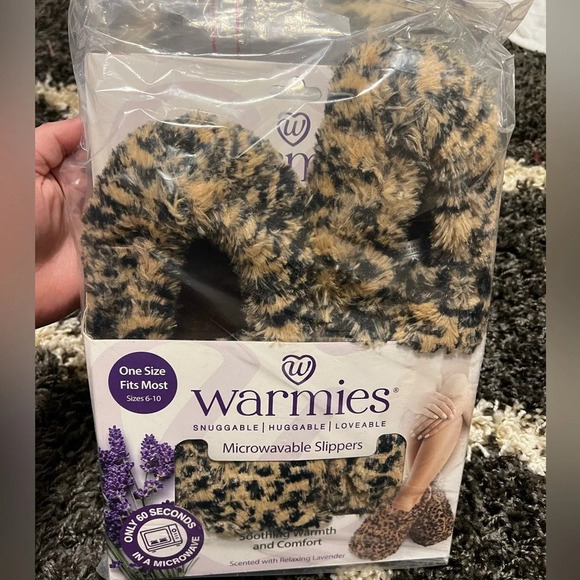 NWT Warmies Microwavable Soothing Scented Faux Fur Slippers - Picture 2 of 4